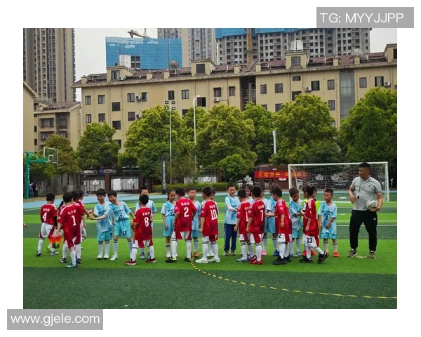 足球明星与孩子的互动视频引发热议背后的真实故事与反思